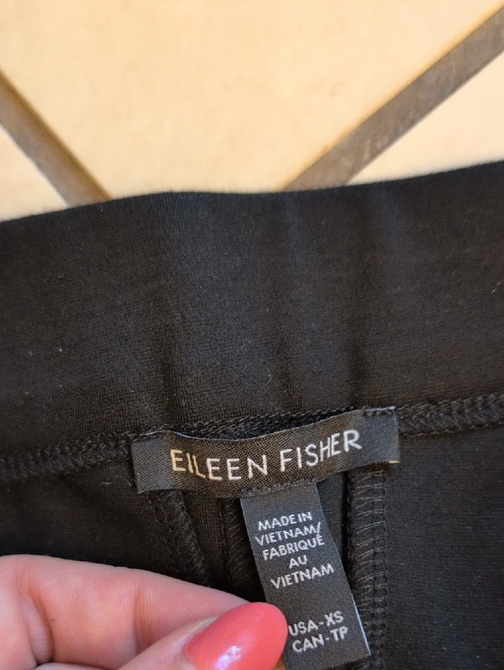 EILEEN FISHER Pleated Slouchy Pant Tencel Blend Black Tapered Leg Size XS - Picture 4 of 10
